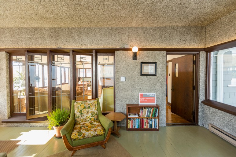 Elizabeth Murphy House Sleeping Port - Stathas